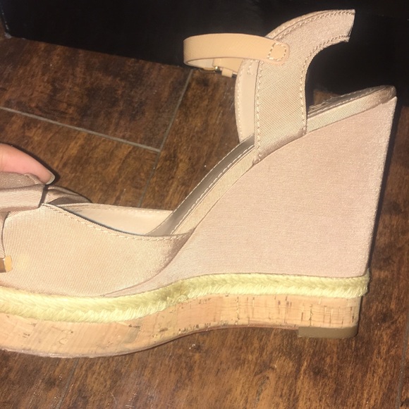 Tory Burch Penny Faille Bow Wedge - Picture 6 of 7